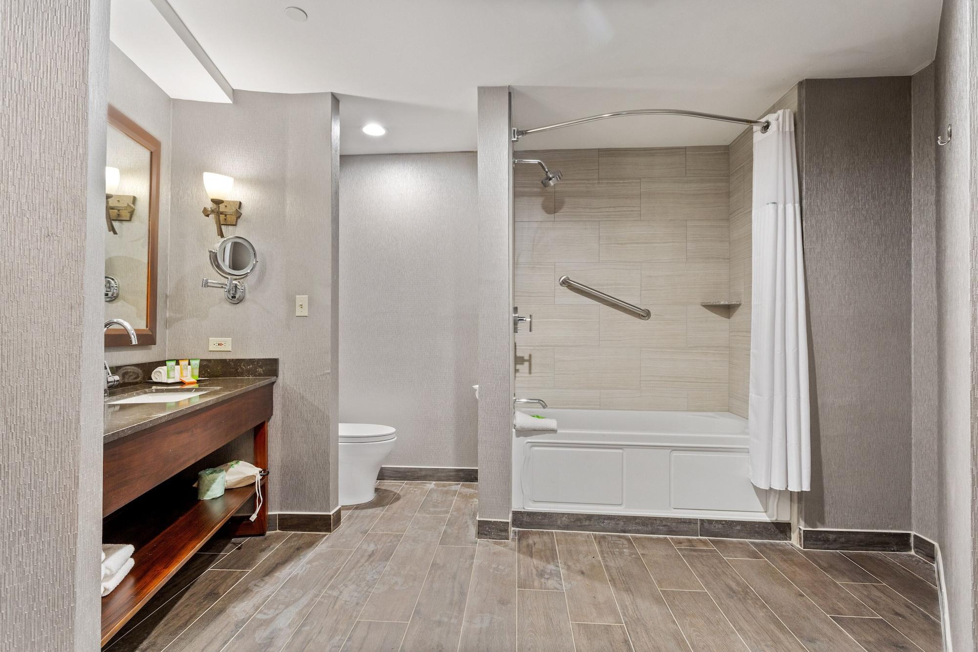 Отель Wyndham Garden Baronne Plaza Новый Орлеан Экстерьер фото
